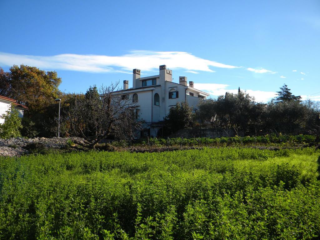 Apartments Ljuba I Mare Malinska Exterior photo